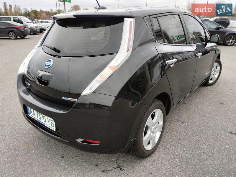 Хэтчбек Nissan Leaf 2016 в Киеве