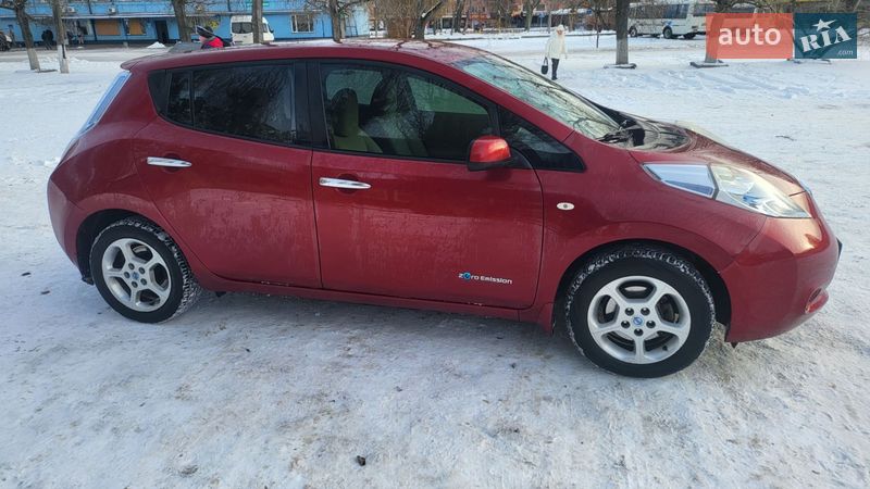 Хэтчбек Nissan Leaf 2012 в Никополе