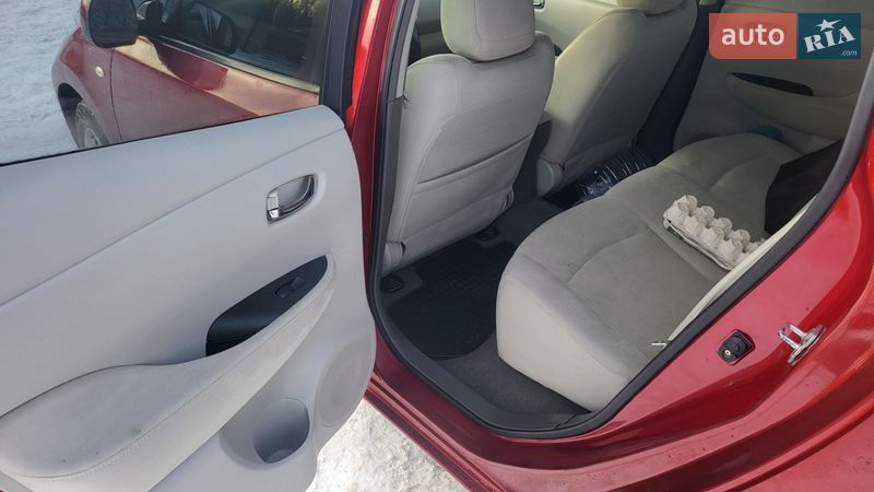 Хэтчбек Nissan Leaf 2012 в Никополе