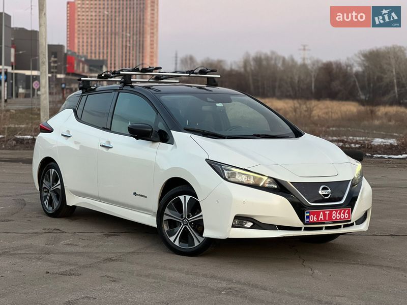 Хэтчбек Nissan Leaf 2018 в Киеве