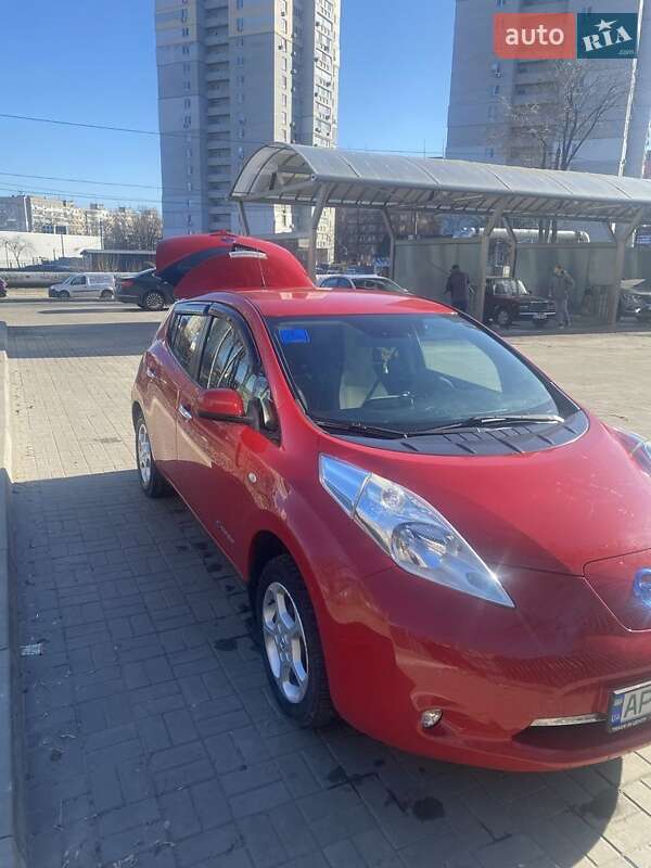 Хэтчбек Nissan Leaf 2016 в Днепре
