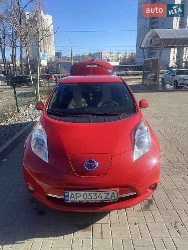 Хэтчбек Nissan Leaf 2016 в Днепре
