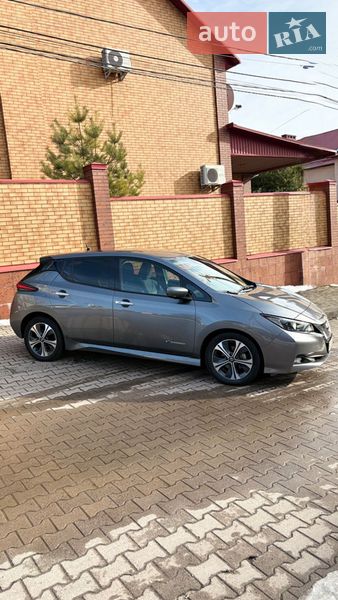 Хэтчбек Nissan Leaf 2019 в Хмельницком
