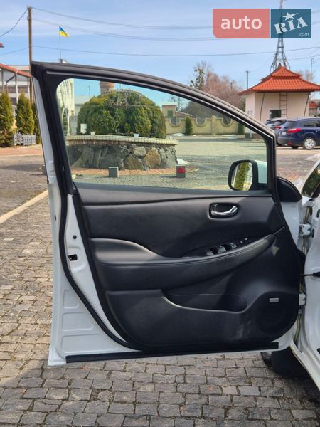 Хэтчбек Nissan Leaf 2016 в Золочеве