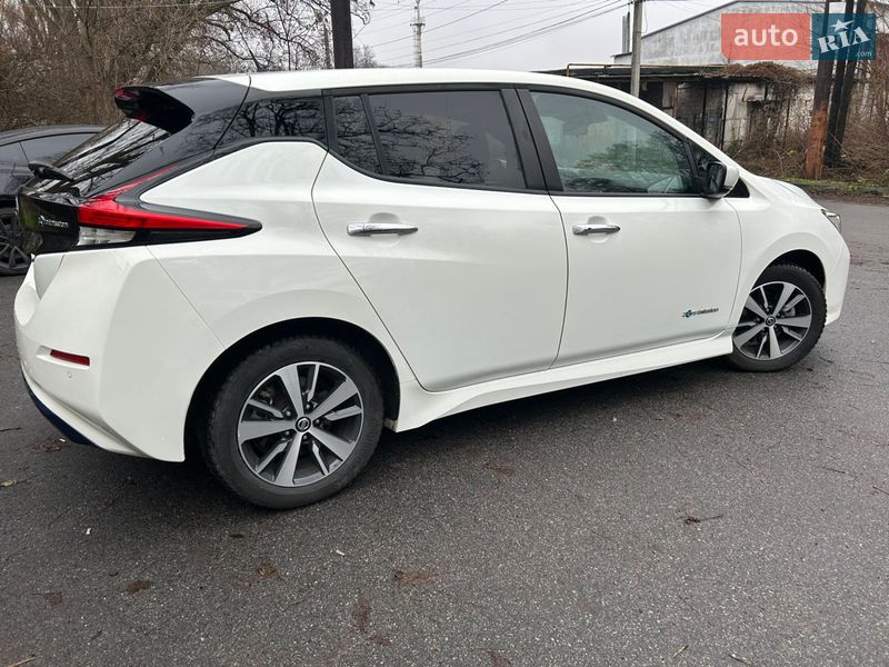 Хэтчбек Nissan Leaf 2018 в Днепре