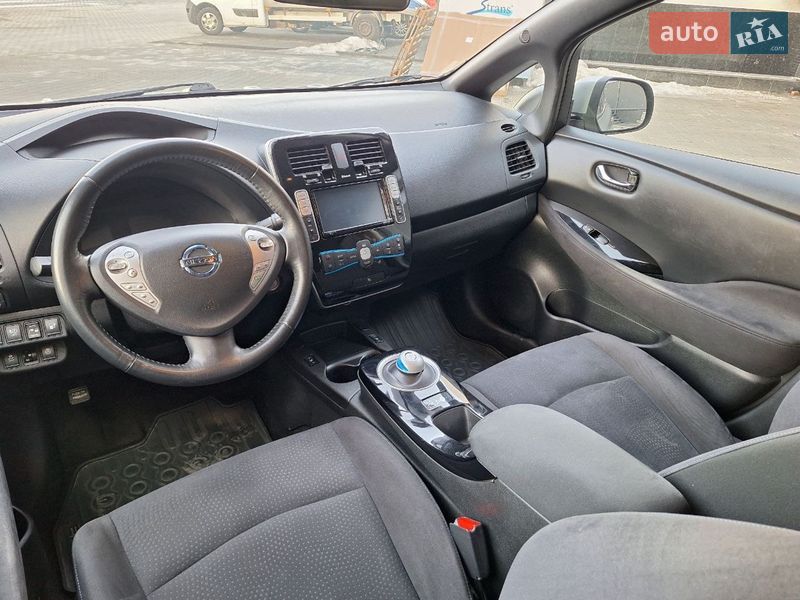 Хэтчбек Nissan Leaf 2017 в Городке