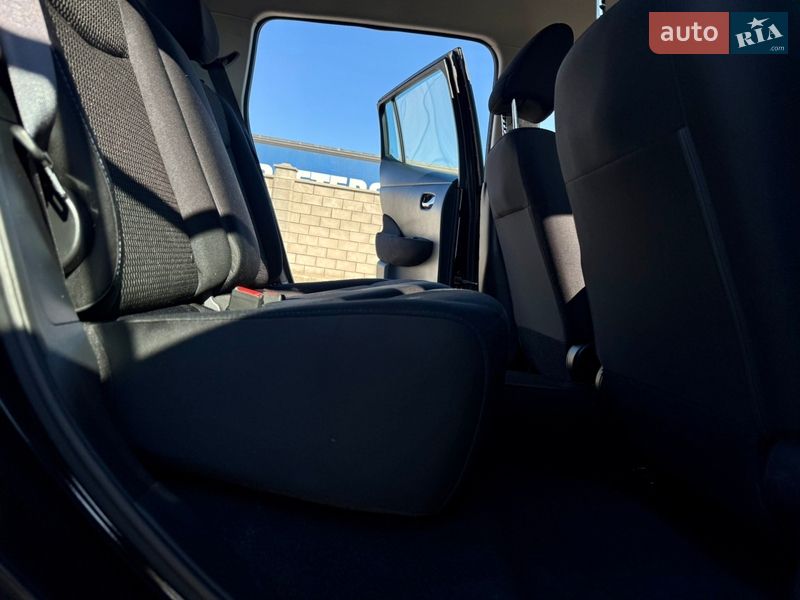 Хетчбек Nissan Leaf 2014 в Рівному