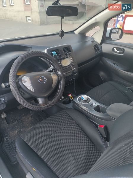 Хэтчбек Nissan Leaf 2014 в Могилев-Подольске