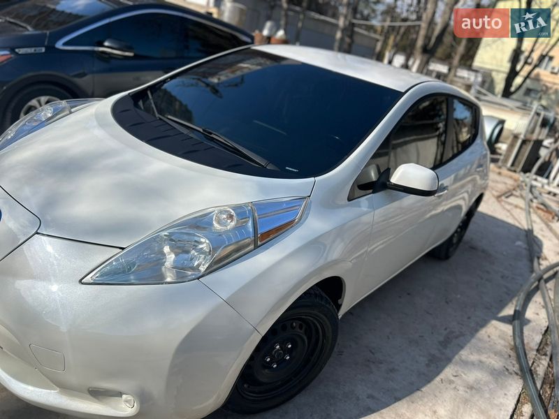 Хетчбек Nissan Leaf 2015 в Одесі