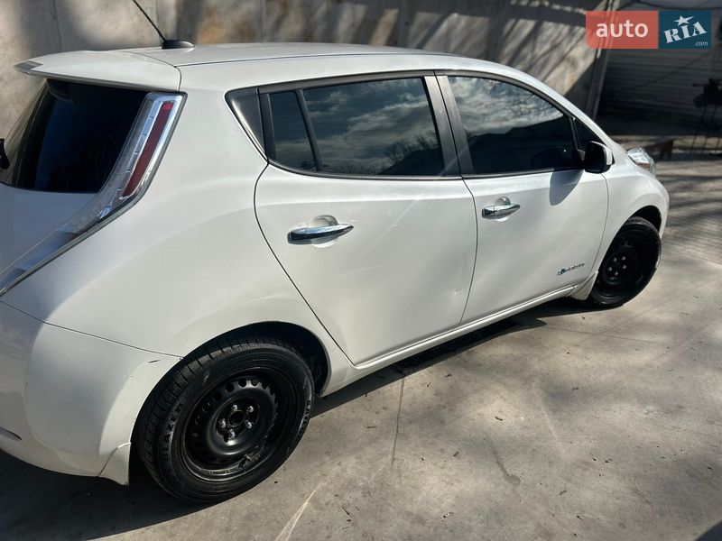 Хетчбек Nissan Leaf 2015 в Одесі
