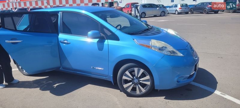 Хетчбек Nissan Leaf 2013 в Рівному