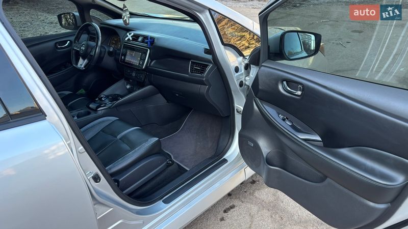 Хэтчбек Nissan Leaf 2018 в Кропивницком