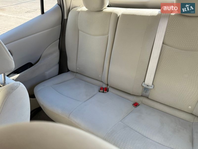 Хетчбек Nissan Leaf 2012 в Умані