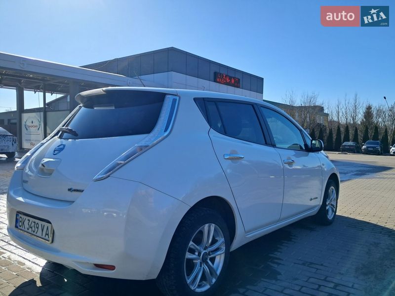 Хэтчбек Nissan Leaf 2014 в Ровно