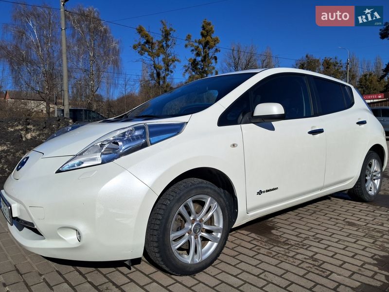 Хэтчбек Nissan Leaf 2014 в Ровно