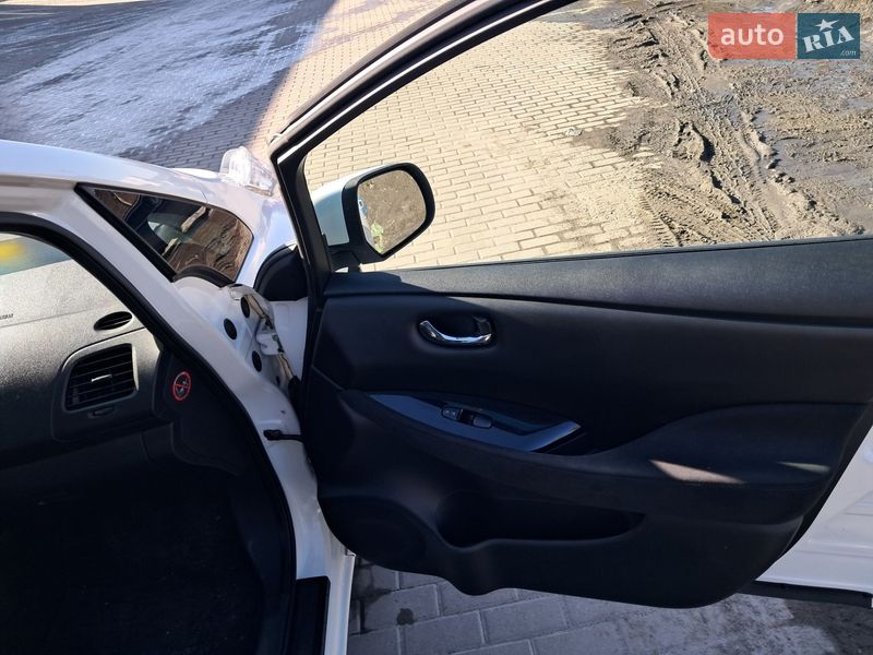 Хэтчбек Nissan Leaf 2014 в Ровно