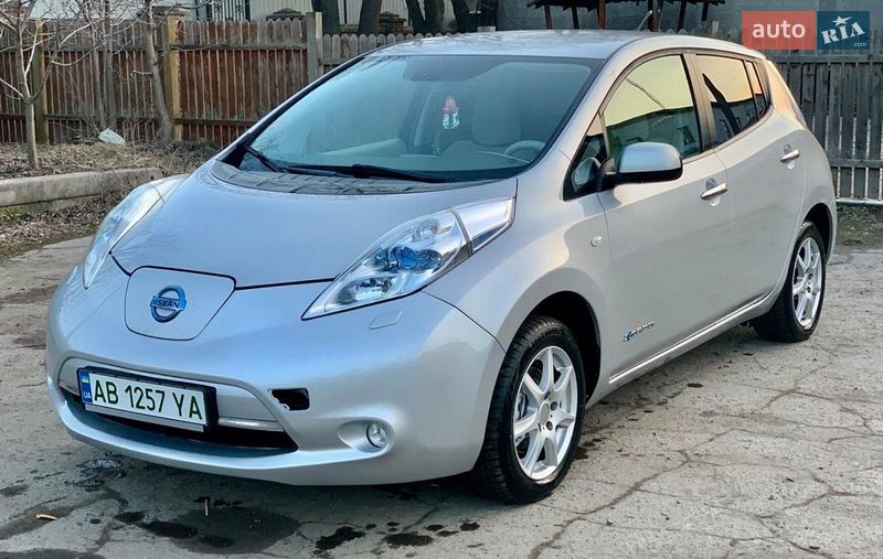 Хэтчбек Nissan Leaf 2011 в Гнивани
