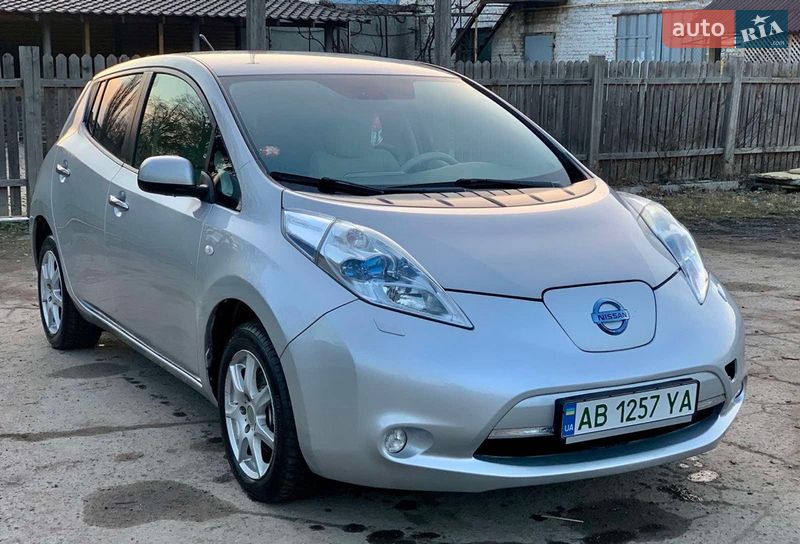 Хэтчбек Nissan Leaf 2011 в Гнивани