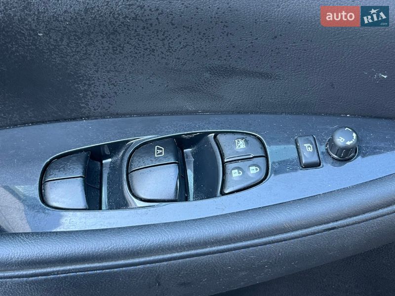 Хетчбек Nissan Leaf 2012 в Полтаві