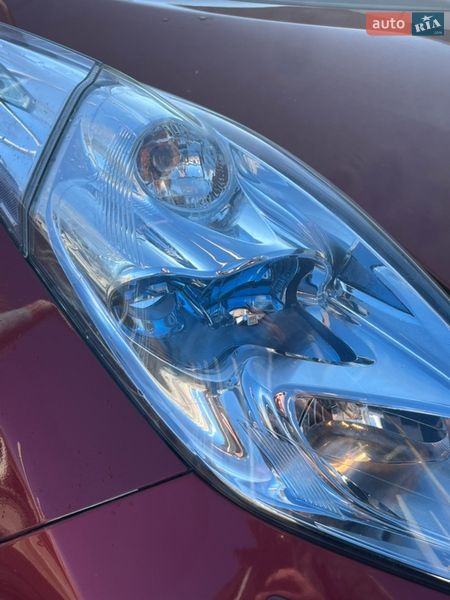 Хетчбек Nissan Leaf 2012 в Полтаві