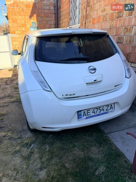 Хетчбек Nissan Leaf 2014 в Дніпрі