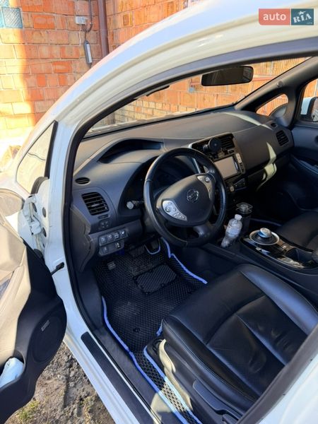 Хетчбек Nissan Leaf 2014 в Дніпрі