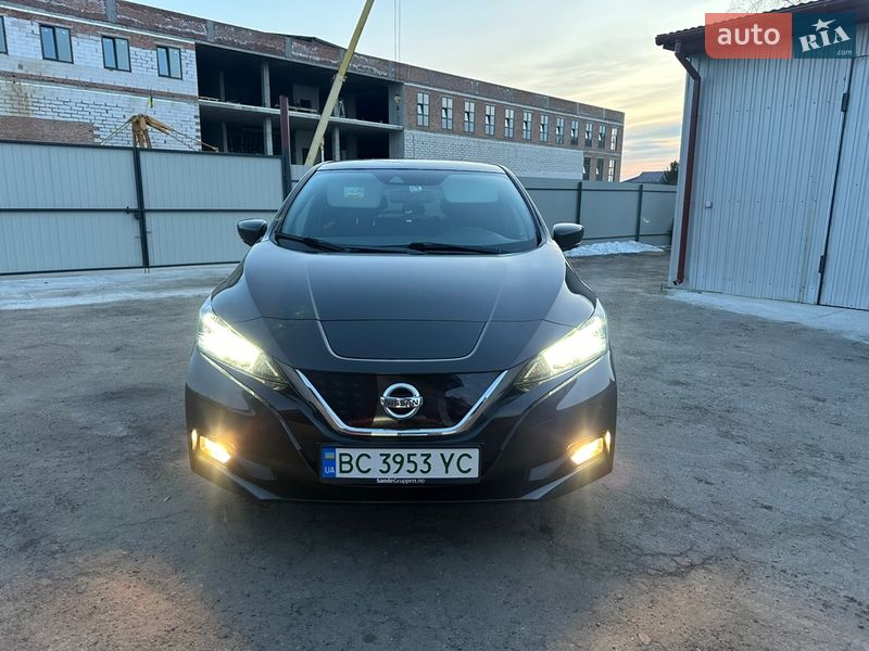 Хэтчбек Nissan Leaf 2018 в Сокале
