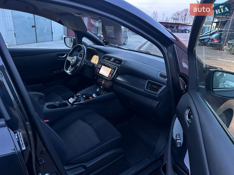 Хэтчбек Nissan Leaf 2018 в Сокале