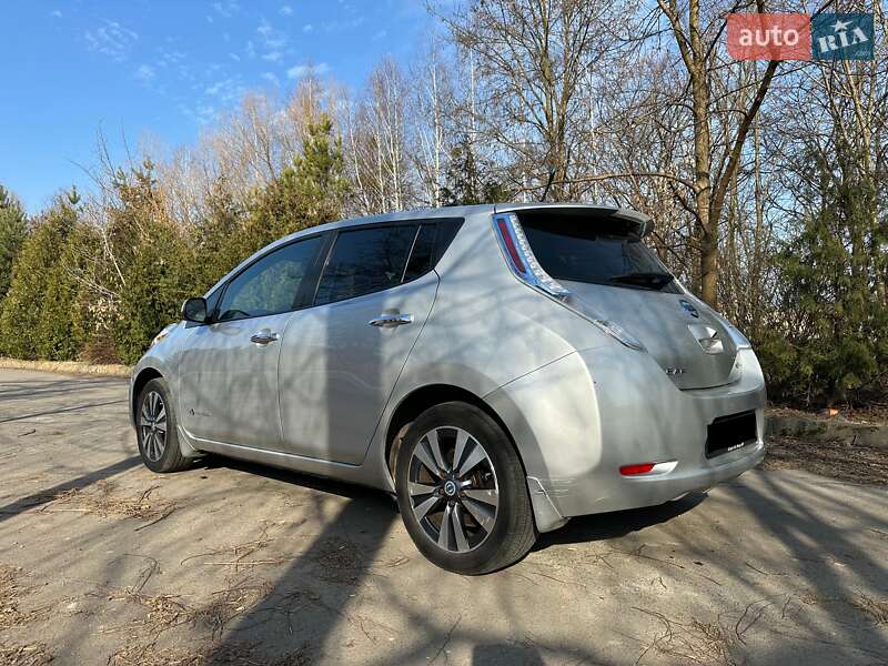 Хэтчбек Nissan Leaf 2013 в Ровно
