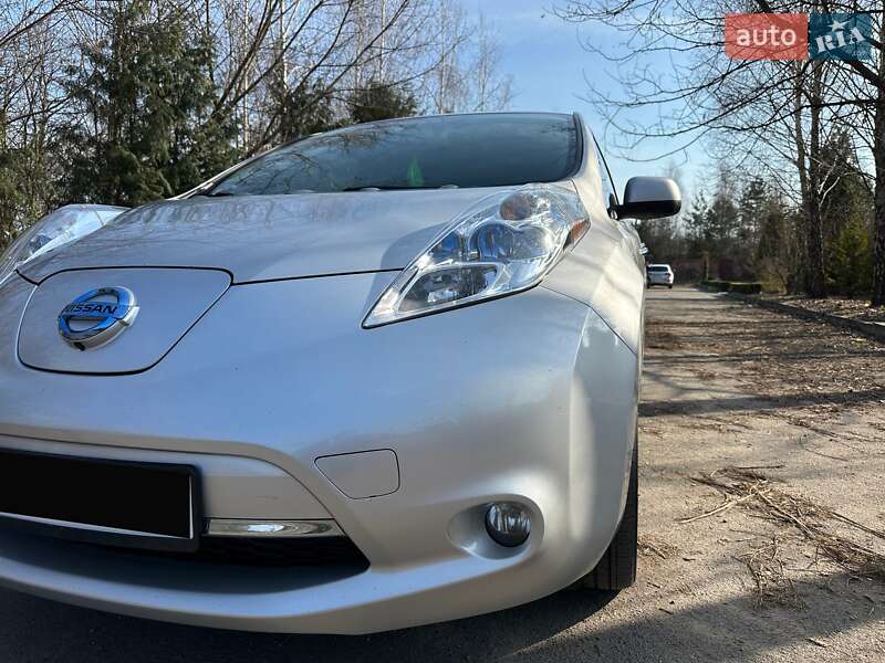 Хэтчбек Nissan Leaf 2013 в Ровно