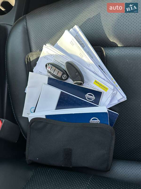 Хэтчбек Nissan Leaf 2013 в Ровно