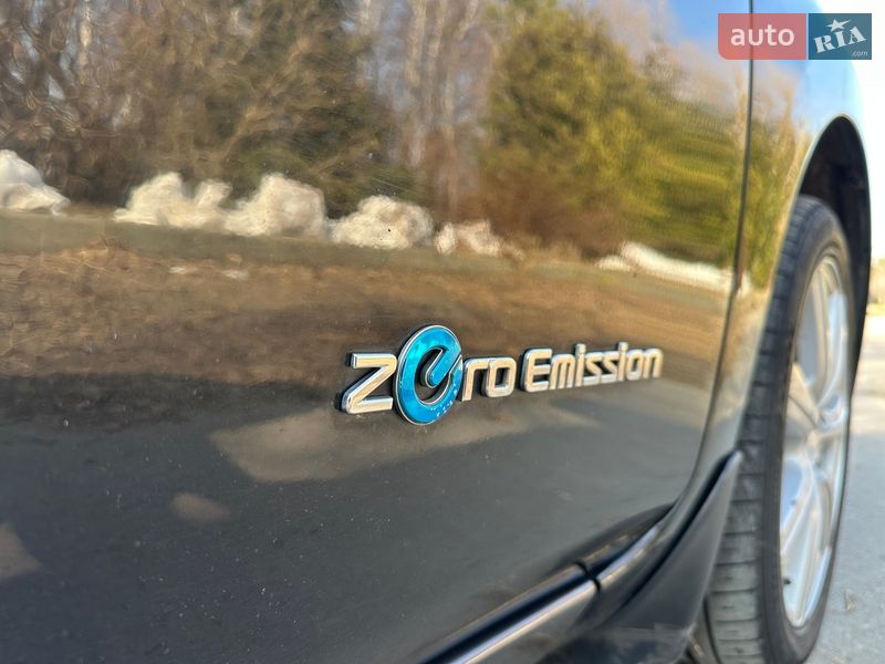 Хэтчбек Nissan Leaf 2014 в Ровно
