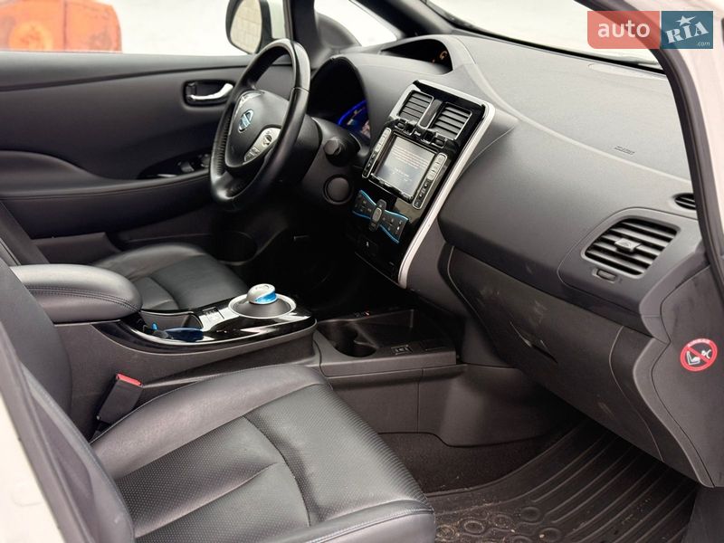 Хетчбек Nissan Leaf 2014 в Сарнах