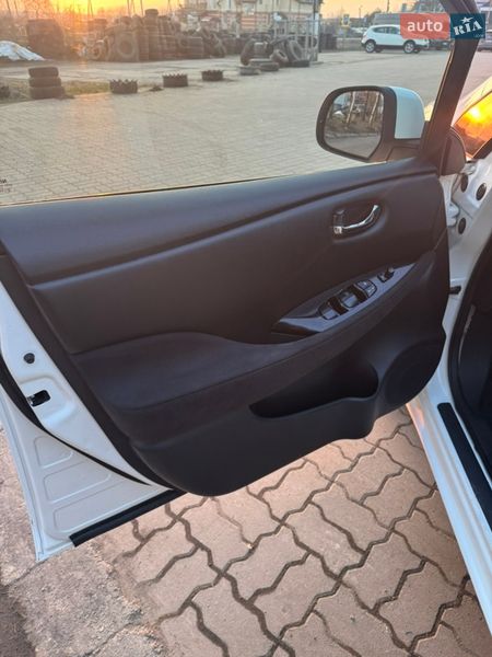 Хетчбек Nissan Leaf 2014 в Нововолинську