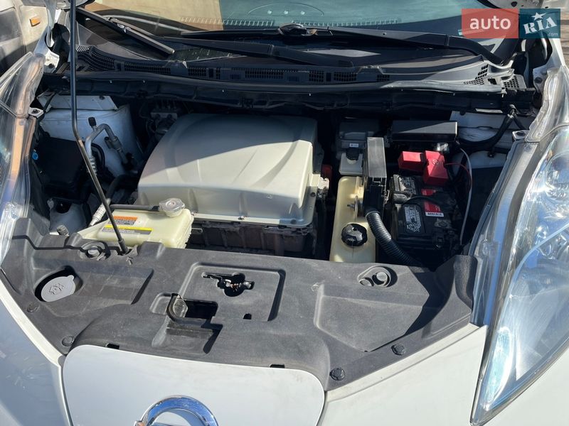 Хетчбек Nissan Leaf 2017 в Києві фото 9 Хетчбек Nissan Leaf 2017 в Києві