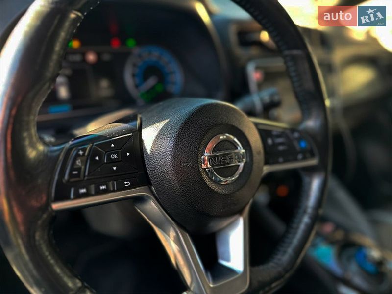 Хэтчбек Nissan Leaf 2018 в Днепре