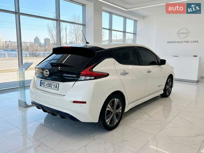 Хэтчбек Nissan Leaf 2018 в Днепре