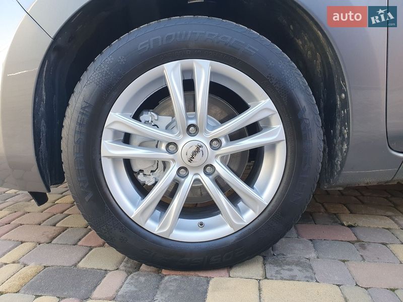 Хетчбек Nissan Leaf 2014 в Горі