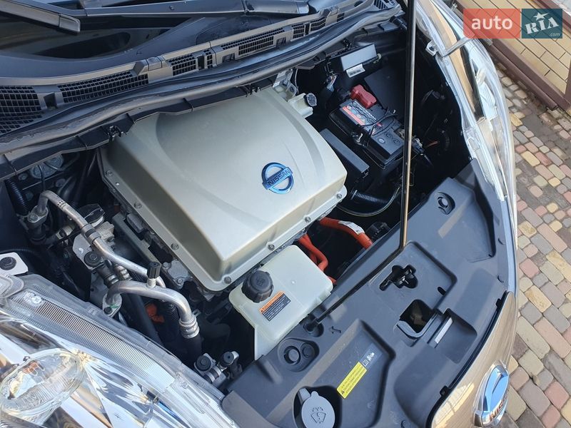 Хетчбек Nissan Leaf 2014 в Горі
