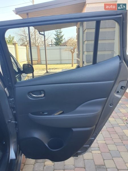 Хетчбек Nissan Leaf 2014 в Горі