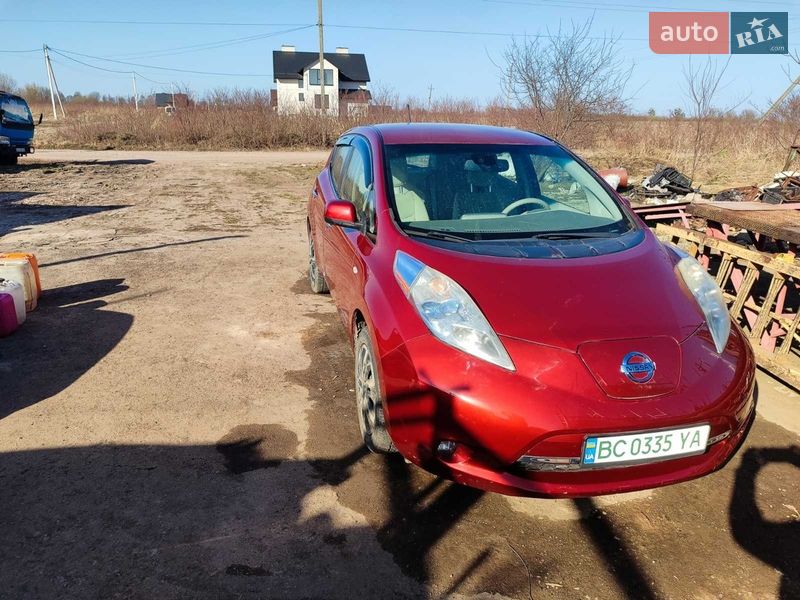 Хэтчбек Nissan Leaf 2011 в Львове