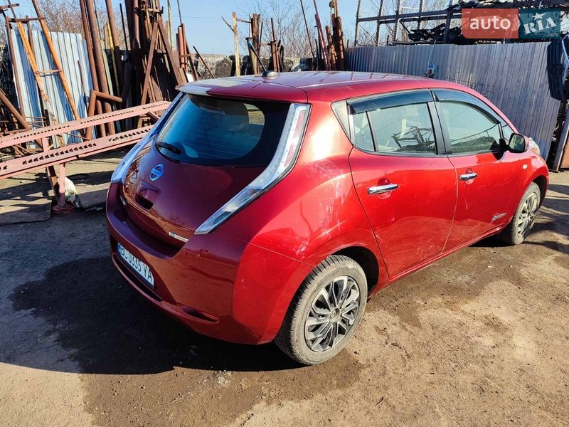 Хэтчбек Nissan Leaf 2011 в Львове