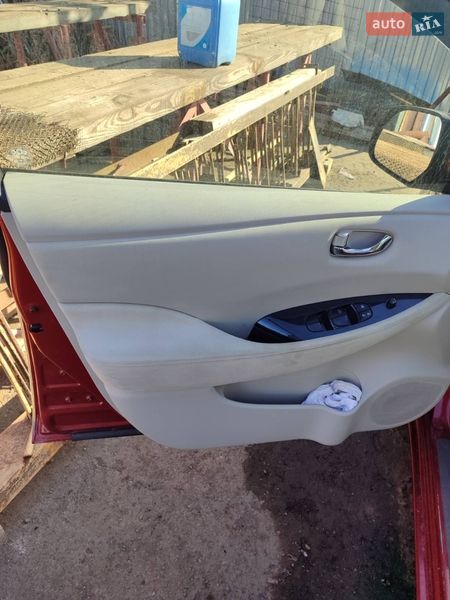 Хэтчбек Nissan Leaf 2011 в Львове