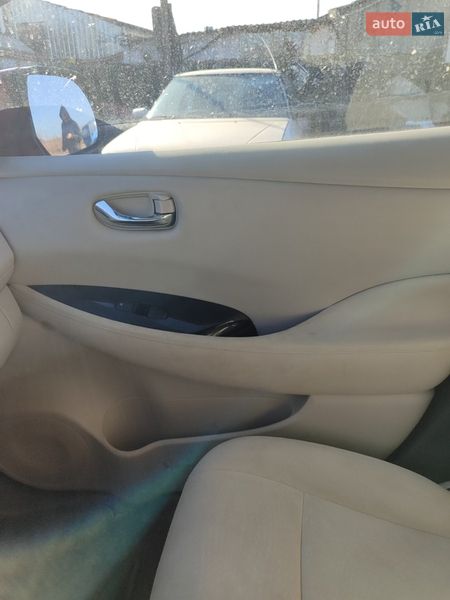 Хэтчбек Nissan Leaf 2011 в Львове