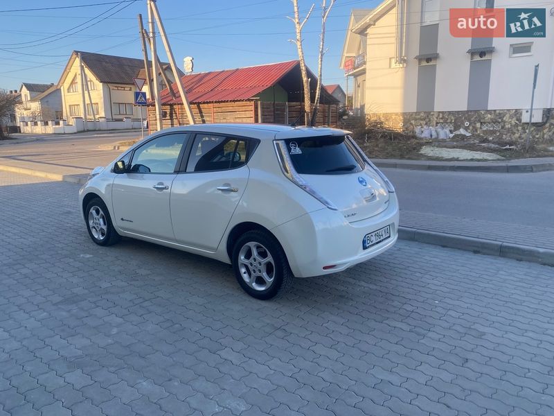 Хэтчбек Nissan Leaf 2015 в Львове