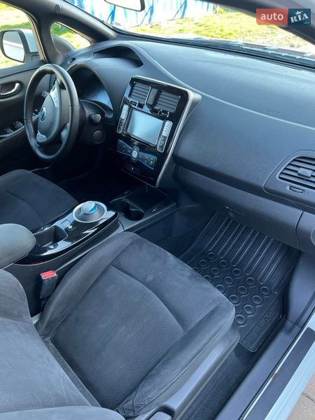 Хэтчбек Nissan Leaf 2016 в Ужгороде