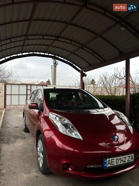 Хетчбек Nissan Leaf 2014 в Дніпрі