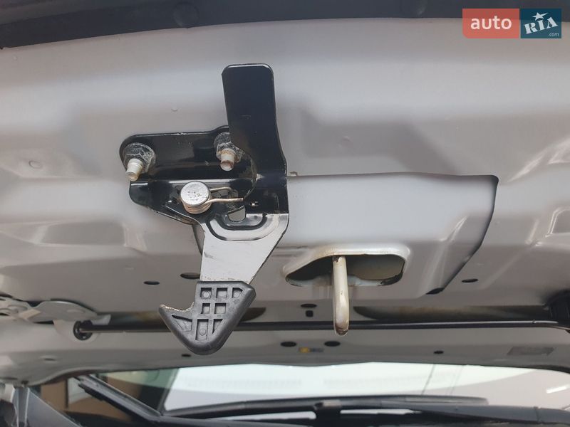 Хэтчбек Nissan Leaf 2013 в Горе