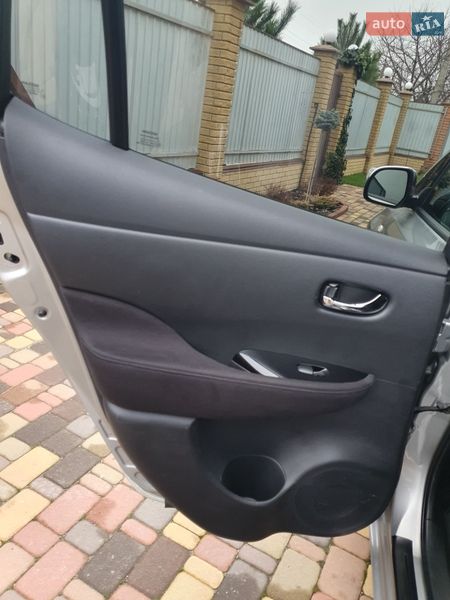 Хэтчбек Nissan Leaf 2013 в Горе