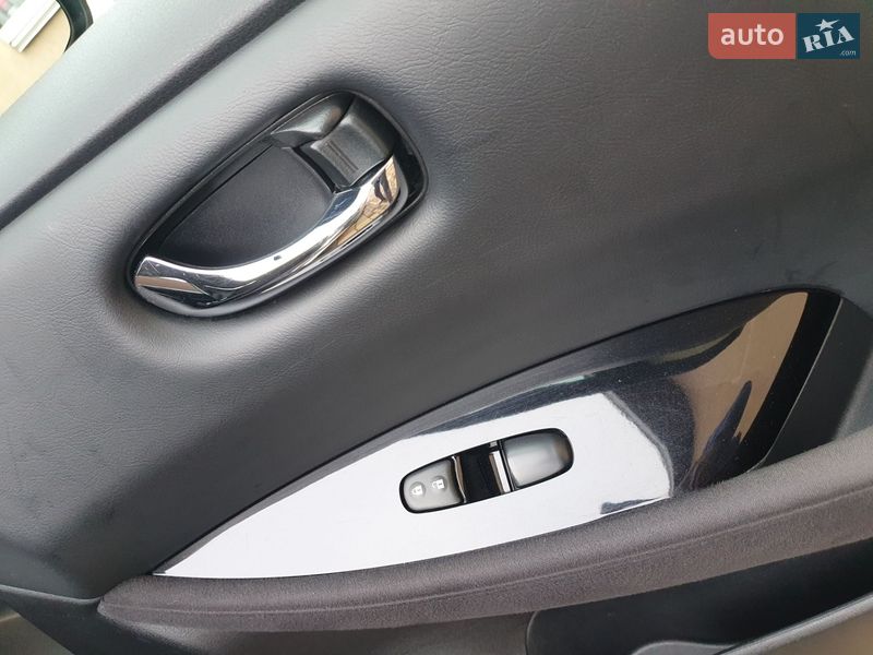 Хэтчбек Nissan Leaf 2013 в Горе